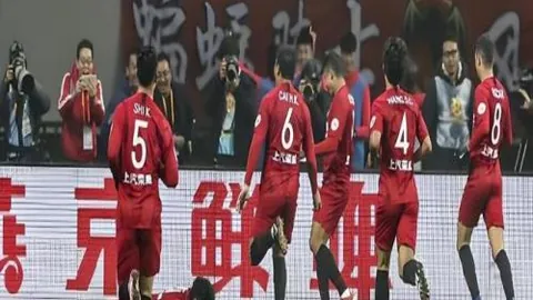 掘金队激战逆转，以13连胜超越雄鹿重夺优势